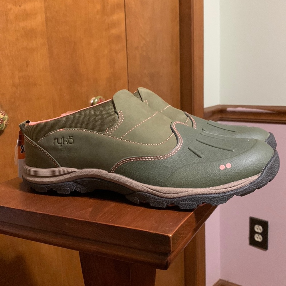 Brand New Pair of Ryka Shoes -Toe of Shoe is All Weather